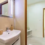 Domus Grand With Parking Apartment *
