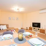 Apartment Domus Grand With Parking Plovdiv