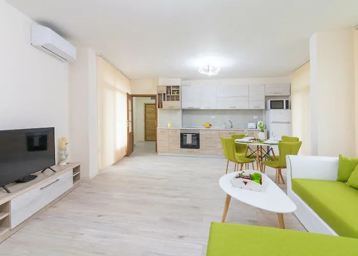 Domus Grand With Parking Apartament *